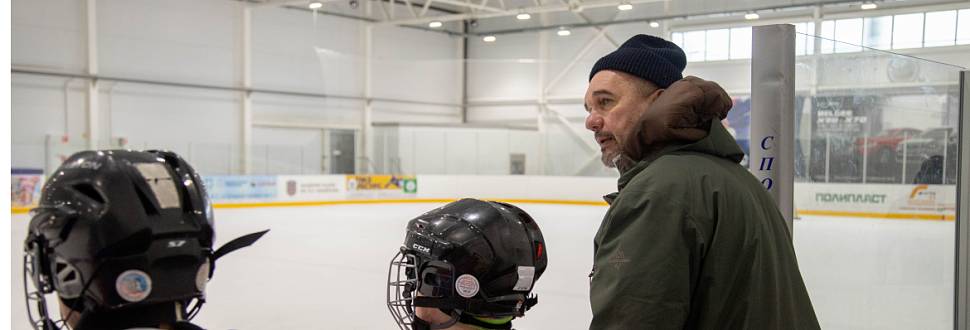 Юрий Владимирович Никонов - тренер детской дворовой хоккейной команды "Ракета"