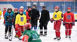 Тренировка дворовых хоккеистов с командой ДЮСШ «Академия Михайлова»