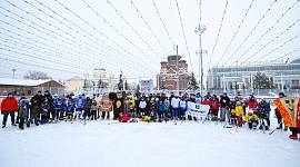 Семьи Тульской области приняли участие в фестивале "Мама, папа, я - хоккейная семья"