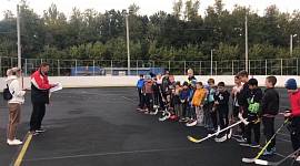 В Новомосковске игрокам детской дворовой хоккейной команды присвоили спортивные разряды