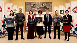 Шести школам Тульской области передали флорбольное оборудование